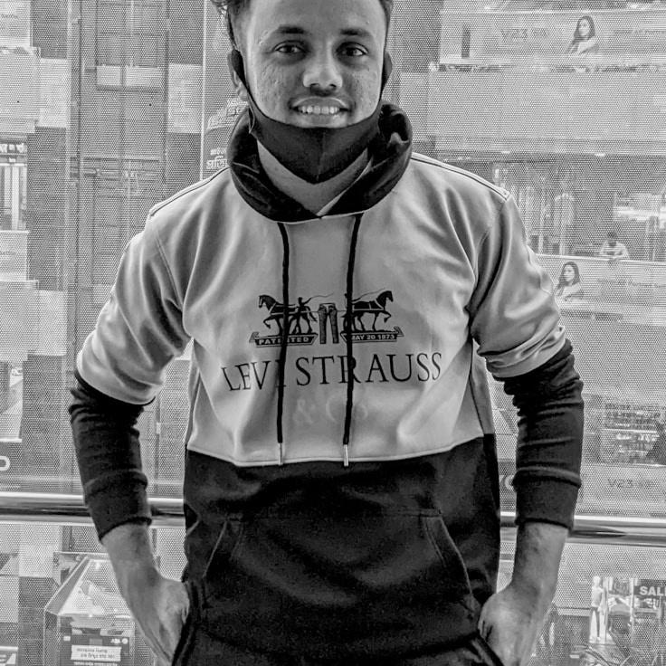 Portrait of Ananya meditation instructor